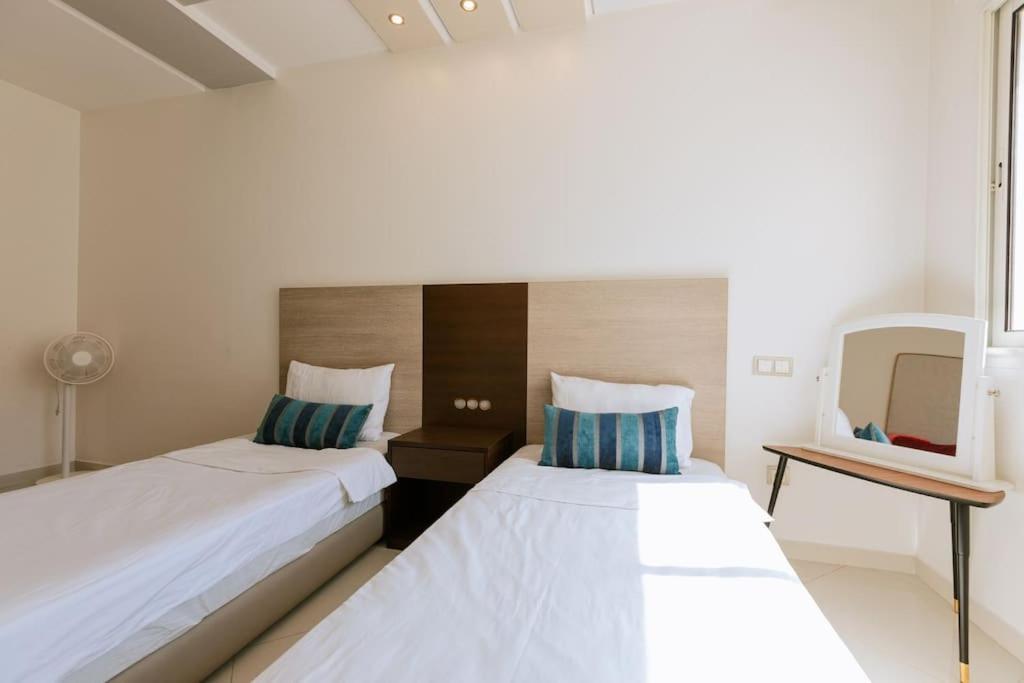 Central 2-Bedrooms Near Beach & Dining Tânger Exterior foto